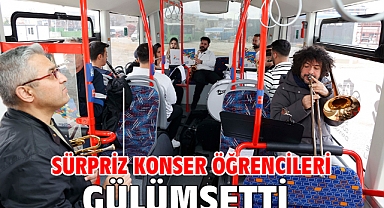 Sürpriz Konser Öğrencileri Gülümsetti