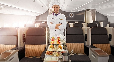 THY’den Business Class yolcularına 3 dilde yemek menüsü kartı