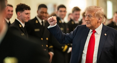 Trump, gönüllü olarak ABD'den ayrılacak düzensiz göçmenlere para ve uçak bileti vermek istediklerini belirtti