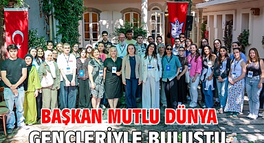 Başkan Mutlu dünya gençleriyle buluştu