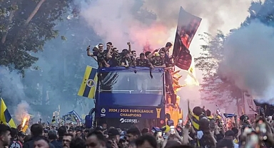 Fenerbahçe Beko, EuroLeague şampiyonluğunu taraftarıyla kutladı