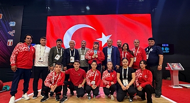 Milli halterci Fatmagül Çevik, dünya şampiyonu