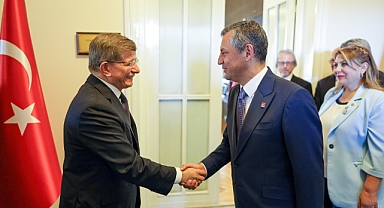 Özel, Davutoğlu ile bir araya geldi