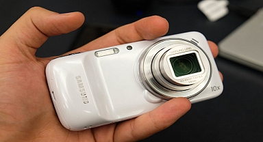 Samsung Galaxy Zoom serisi geri dönüyor!