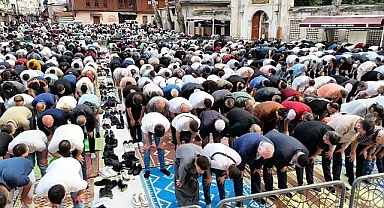 Bayram namazını Eyüpsultan Camii'nde kıldılar