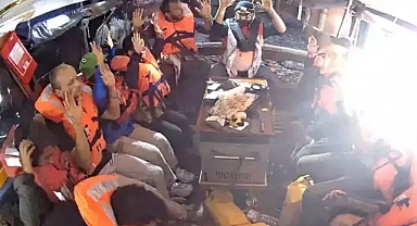Büyükelçilik yetkilileri, 'Madleen'deki Türk vatandaşlarla görüştü