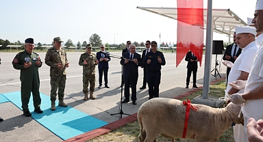 Cumhurbaşkanı Erdoğan, Mehmetçiğin bayramını kutladı