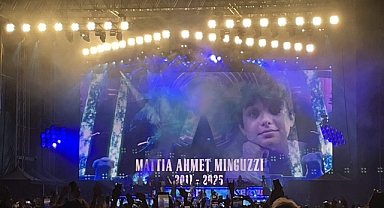 Gun's N' Roses, İstanbul konserinde Mattia Ahmet Minguzzi'ye şarkı hediye etti