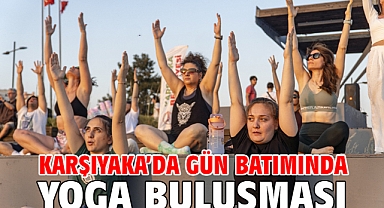 Karşıyaka'da gün batımında yoga buluşması