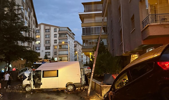 Ankara'da sağanak; yollar suyla doldu