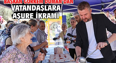 Başkan Görkem Duman’dan vatandaşlara aşure ikramı