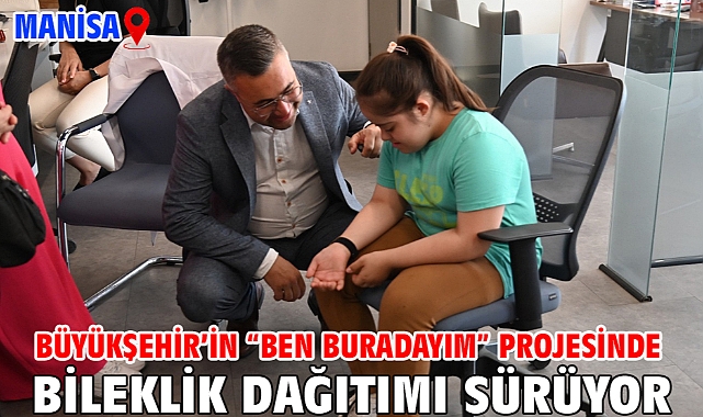 Büyükşehir’in “Ben Buradayım” Projesinde Bileklik Dağıtımı Sürüyor