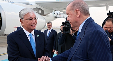 Cumhurbaşkanı Erdoğan, Kazakistan Cumhurbaşkanı Tokayev'i resmi törenle karşıladı