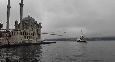 İstanbul Boğazı’nda sis etkili oluyor