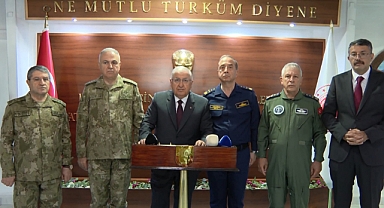 Şehit 6 asker için Hakkari'de tören