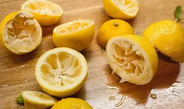Sıkılmış limonları sakın çöpe atmayın! Buzluğa koyunca şifa deposuna dönüyor