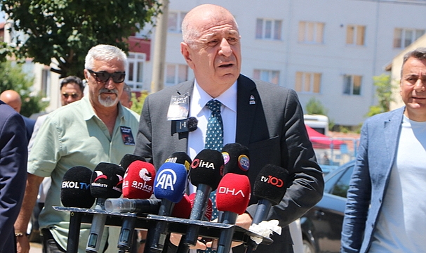 Ümit Özdağ salonda çok ağır bir hava var