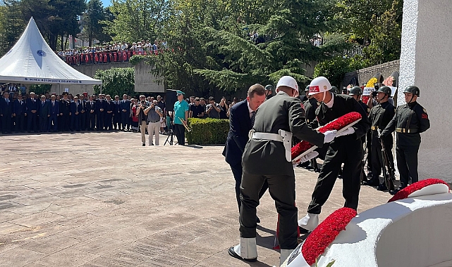3'üncü Cumhurbaşkanı Celal Bayar, kabri başında anıldı
