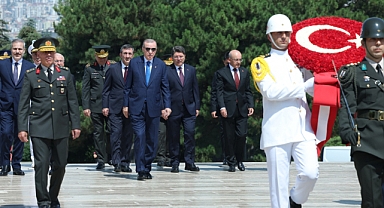Cumhurbaşkanı Erdoğan ve YAŞ üyeleri Anıtkabir'de