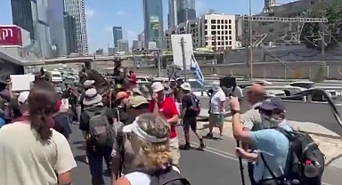İsrail'de hükümet karşıtı grev ve protestolara 1 milyondan fazla kişi katıldı