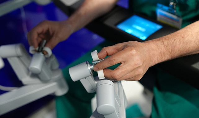 ‘Robot destekli cerrahi, iyileşme süresini minimuma indiriyor’