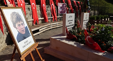Şehit Eren Bülbül, kabri başında anıldı