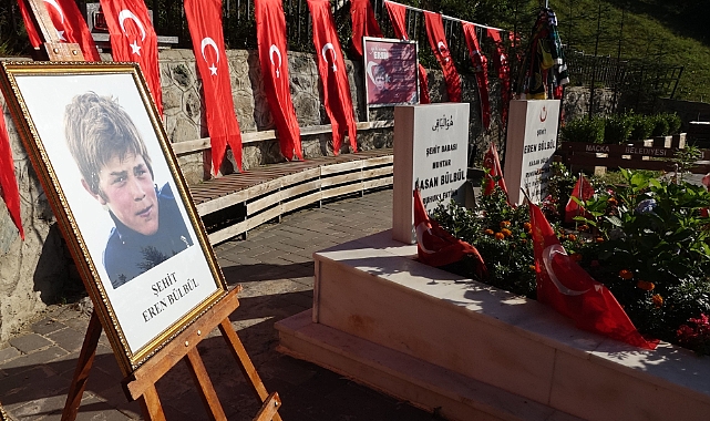 Şehit Eren Bülbül, kabri başında anıldı