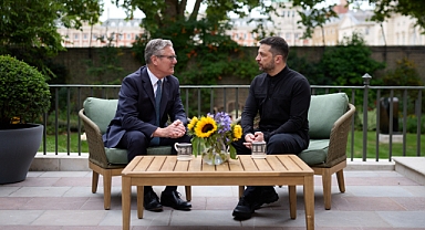 Starmer ve Zelenskiy, İngiltere'de bir araya geldi