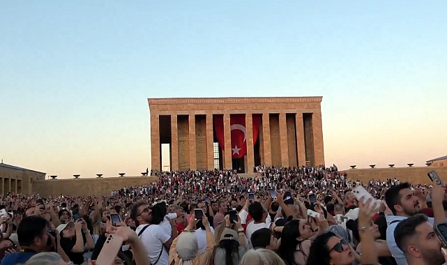 Anıtkabir'i 30 Ağustos'ta 639 bin kişi ziyaret etti
