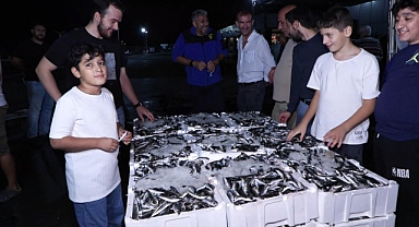 Balıkçılar sezonun ilk avından döndü