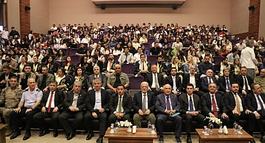 Cemil Çiçek: Batı dünyası vicdanını, İslam dünyası da aklını kaybetti