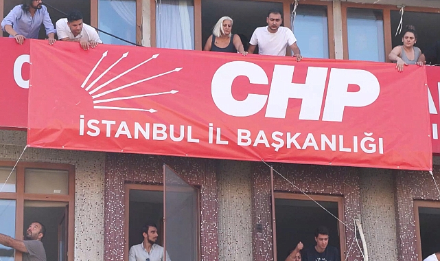 CHP'nin Bahçelievler binasındaki 'İstanbul İl Başkanlığı' yazısı yenilendi