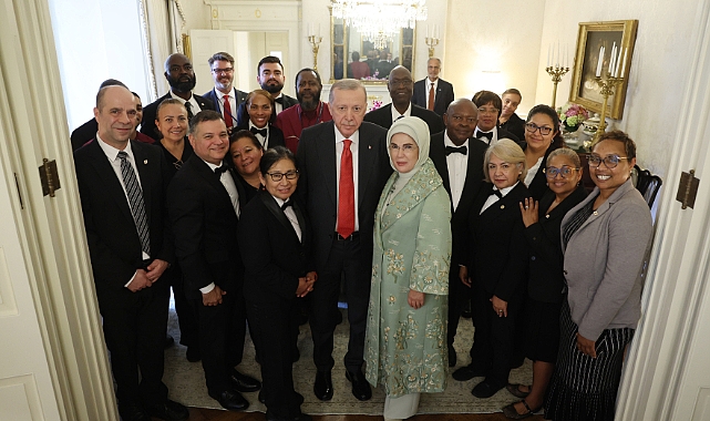Cumhurbaşkanı Erdoğan, Blair House çalışanlarıyla hatıra fotoğrafı çektirdi