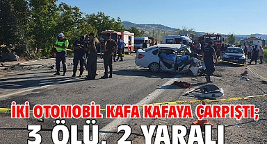 İki otomobil kafa kafaya çarpıştı; 3 ölü, 2 yaralı