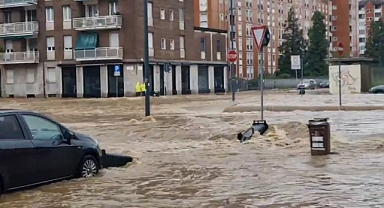 İtalya’da sağanak sele neden oldu