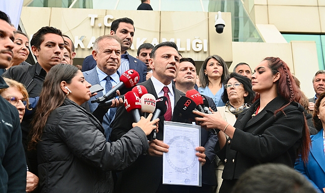 Özgür Çelik mazbatasını aldı