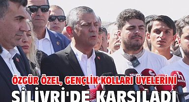Özgür Özel, Gençlik Kolları üyelerini Silivri'de karşıladı