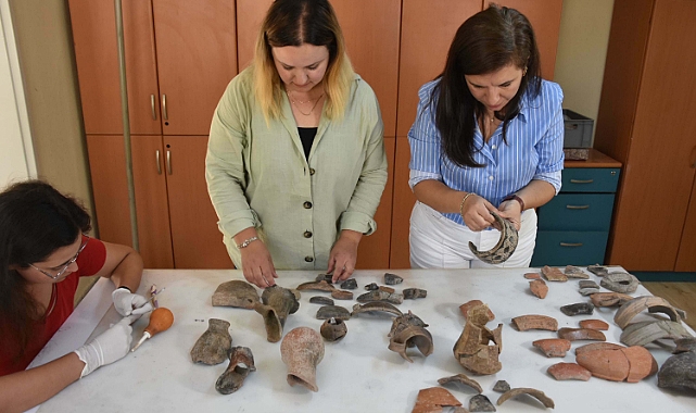 Smyrna Höyüğü'nde 5 bin yıl önceki ticari ilişkiyi gösteren seramikler bulundu