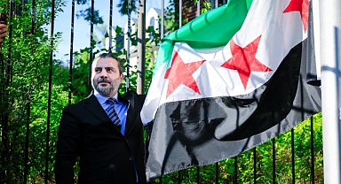 Suriye bayrağı, Washington’da göndere çekildi