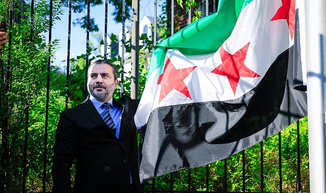 Suriye bayrağı, Washington’da göndere çekildi