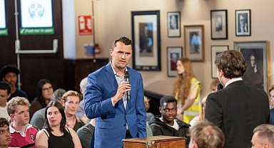 Trump destekçisi aktivist Charlie Kirk, silahlı saldırıda hayatını kaybetti