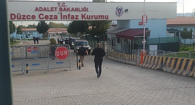 CHP lideri Özel, İBB Medya A.Ş. Başkanı Türker'i cezaevinde ziyaret etti