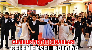 Cumhuriyet’in çınarları geleneksel baloda