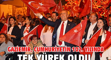 Gaziemir, Cumhuriyetin 102. yılında tek yürek oldu