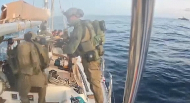 İsrail, Küresel Sumud Filosu'ndan 21 gemiye saldırdı
