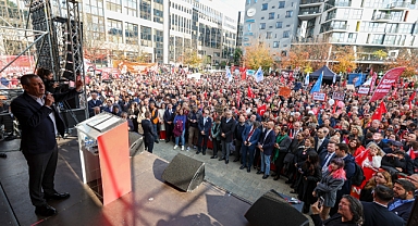 Özgür Özel, Brüksel’de düzenlenen mitinge katıldı