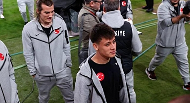 A Milli Futbol Takımı, La Cartuja Stadı'nda yürüyüş yaptı