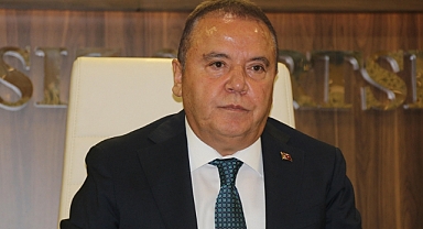 Muhittin Böcek, hastaneye kaldırıldı