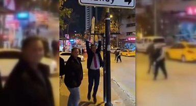 Mustafa Sarıgül, Kızılay tabelası önünde gençlerle görüştü