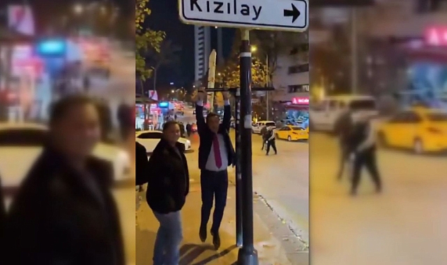 Mustafa Sarıgül, Kızılay tabelası önünde gençlerle görüştü